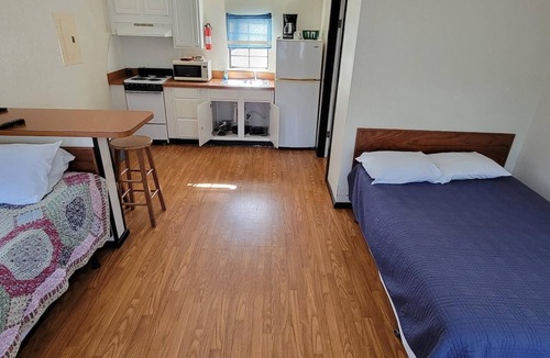 West Tawakoni Cabin | Navigation Room - A cozy open floor plan cabin