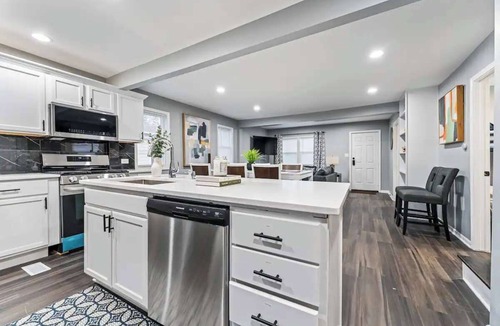 Gages Lake House | Navy Family home -Near Lake 4BR Hot Tub