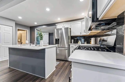 Gages Lake House | Navy Family home -Near Lake 4BR Hot Tub