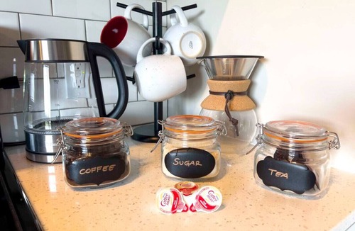 Boise Apartment | Navy Nights & Scenic Feels | Sleek Studio Stay