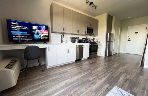 Boise Apartment | Navy Nights & Scenic Feels | Sleek Studio Stay