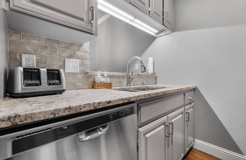 New Braunfels Condo | NB River House | Comal + Pool | Schlitterbahn