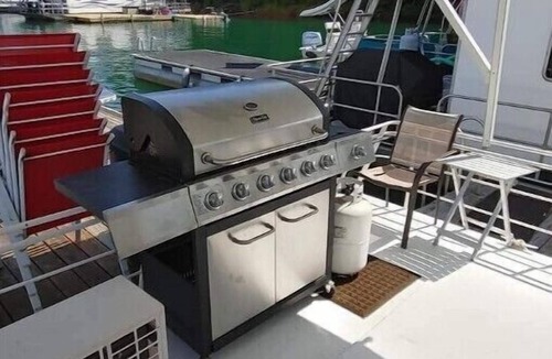 Lone Mountain Boat Rental | nBeautiful Houseboat homen
