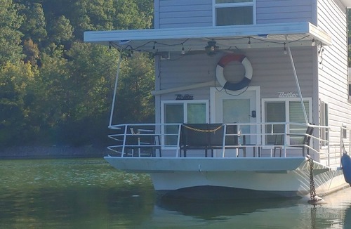 Lone Mountain Boat Rental | nBeautiful Houseboat homen