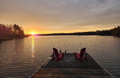 Rye Cottage | nCozy waterfront cottage, sandy beach front, sunken hot tub, with putting green.
