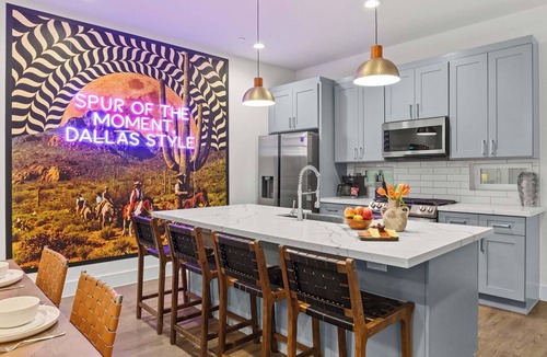 Old East Dallas House | nDallas Desert Dreams ⎸Rooftop~Cinema~Fire Table~Insta Photo Ops