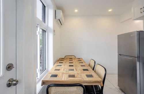 Cote-Des-Neiges—Notre-Dame-De-Grace Apartment | NDG Grand Stay | Spacious & Elegant 3BR