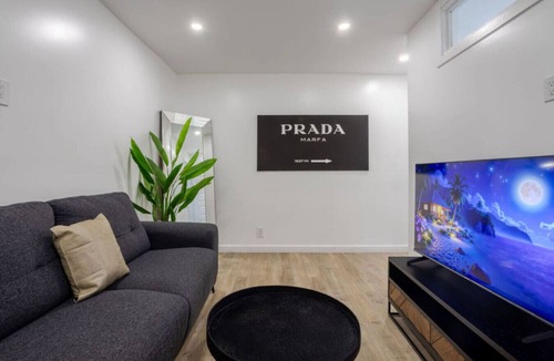 Cote-Des-Neiges—Notre-Dame-De-Grace Apartment | NDG Grand Stay | Spacious & Elegant 3BR