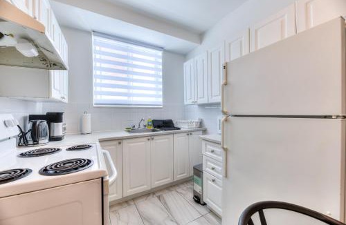 Cote-Des-Neiges—Notre-Dame-De-Grace Apartment | NDG & Montreal getaway