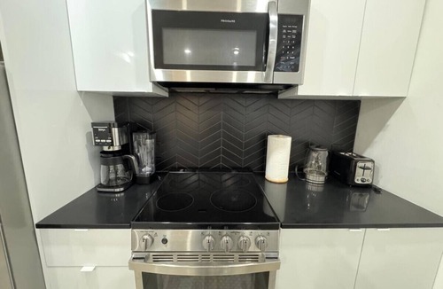 Cote-Des-Neiges—Notre-Dame-De-Grace Apartment | NDG Treasure in Montreal! Value & Travel Adventure