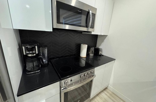 Cote-Des-Neiges—Notre-Dame-De-Grace Apartment | NDG Treasure in Montreal! Value & Travel Adventure