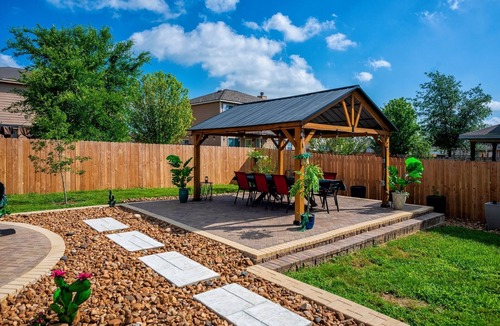 Cibolo House | NE SA Retreat | Fire Pit Patio Family Fun