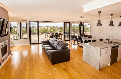 Clare Villa | Neagles Retreat Villa 4 Disable friendly - 2 bedroom