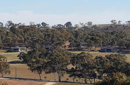 Emu Flat Cabin | Neagles Retreat Villas