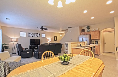 Victory Hills House | Near Airport, University, Stadiums & more. Sleeps 8 by a Premier Partner Host!