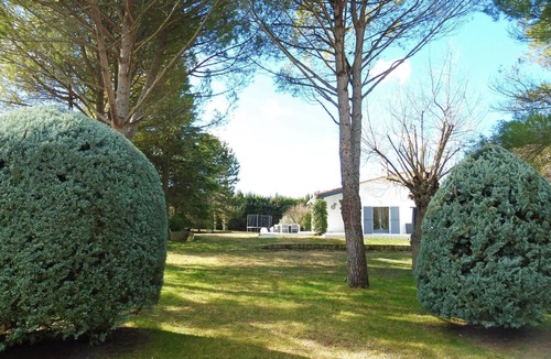 Cabries House | Near Aix-en-Provence, beautiful villa with swimming pool on wooded grounds