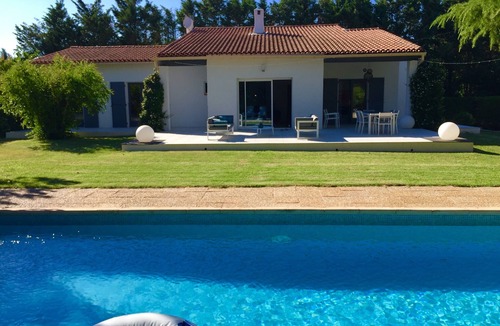 Cabries House | Near Aix-en-Provence, beautiful villa with swimming pool on wooded grounds