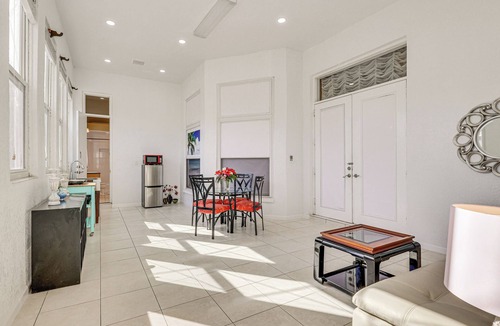 Ruskin Apartment | Near Apollo Beach! Bright Apt w/Essentials