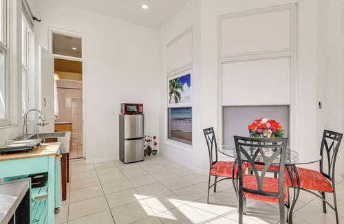 Ruskin Apartment | Near Apollo Beach! Bright Apt w/Essentials
