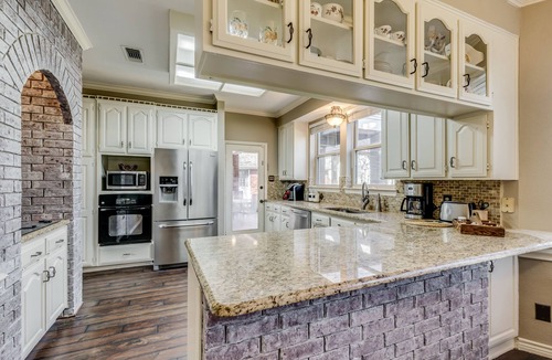 Southwest Arlington House | Near Arl. 5bedrm 4bath Sleeps 20