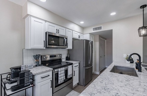 The Lakes Condo | *Near ASU *Long Stays Welcome* Pool~Sundevil Stay