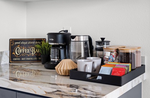 Roseville - Fleet Ridge Apartment | Near Beach & Airport w/King Bed, EV Charger, Free Parking