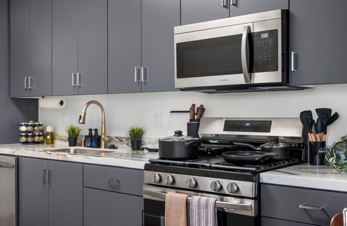 Roseville - Fleet Ridge Apartment | Near Beach & Airport w/King Bed, EV Charger, Free Parking