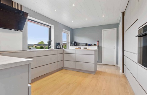 Hvalpsund Villa | Near beach and golf with multi-purpose room