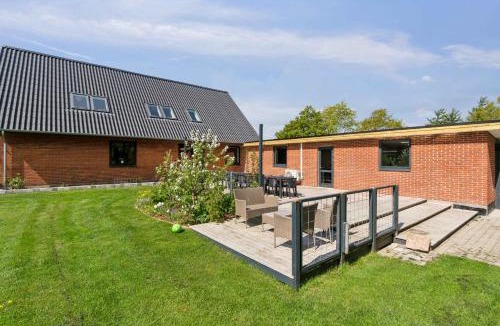 Hvalpsund Villa | Near Beach And Golf With Multi-Purpose Room