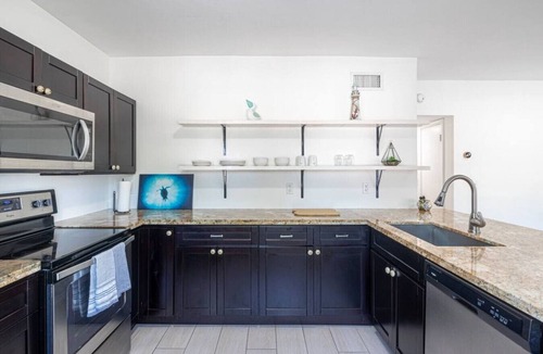 Bay Harbor Islands Apartment | Near Beach & Bal Harbour Shops with Parking