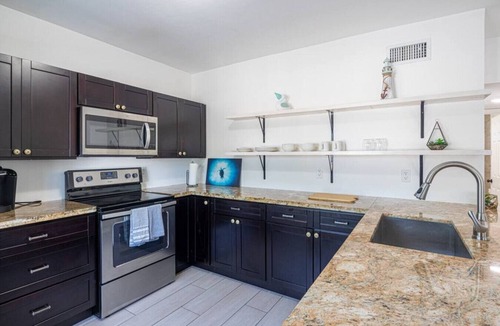 Bay Harbor Islands Apartment | Near Beach & Bal Harbour Shops with Parking