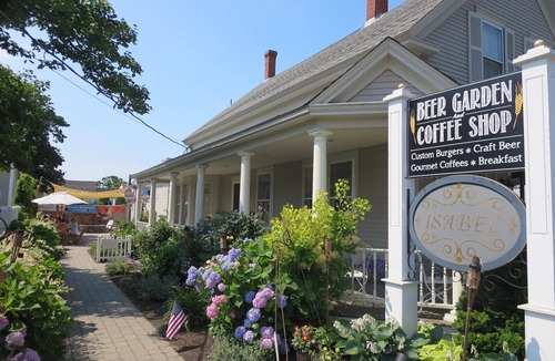 East Harwich House | Near Beach Bike Path Pet Friendly AC WiFi Simplicity