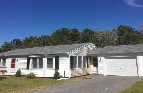 East Harwich House | Near Beach Bike Path Pet Friendly AC WiFi Simplicity