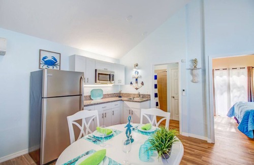 Siesta Key Hotel | Near beach. Daily rentals. Villa 1, Pool. King bed