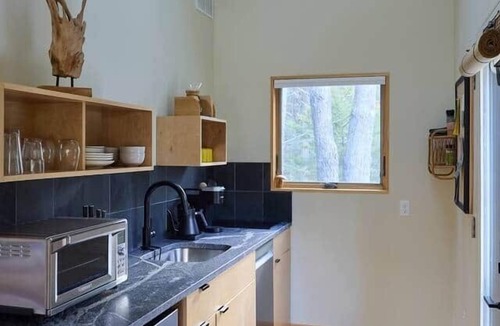 Georgetown House | Near Beach+Private Sauna+FirePit+Pond+Outdoor Shower+Heat/AC
