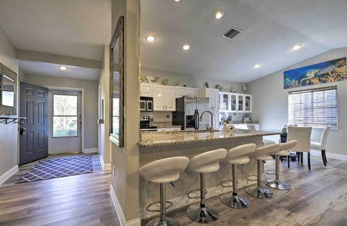 Hammocks Of Palm Harbor Cottage | Near Beaches & Dining: Palm Harbor Gem w/Pool