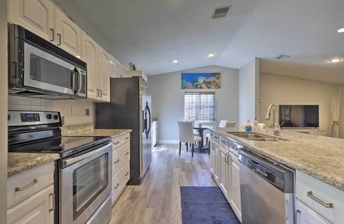 Hammocks Of Palm Harbor Cottage | Near Beaches & Dining: Palm Harbor Gem w/Pool