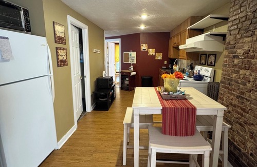Oswego Apartment | NEAR BEAUTIFUL LAKE ONTARIO AND DOWNTOWN