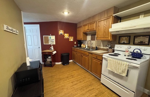 Oswego Apartment | NEAR BEAUTIFUL LAKE ONTARIO AND DOWNTOWN