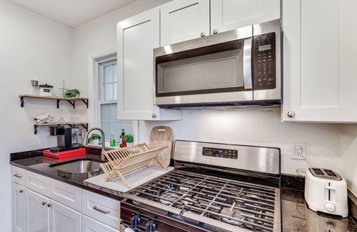 Belleville House | Near Belleville Park & MetLife: Pet-Friendly Stay!