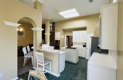 Kingwood House | Near Bush Airport