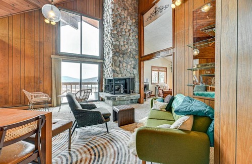 Naples House | Near Canandaigua Lake: Retro Cabin w/Deck & Views