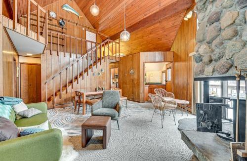 Naples House | Near Canandaigua Lake: Retro Cabin w/Deck & Views
