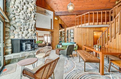 Naples House | Near Canandaigua Lake: Retro Cabin w/Deck & Views