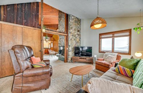 Naples House | Near Canandaigua Lake: Retro Cabin w/Deck & Views
