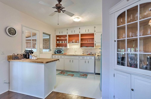 Lake Worth Cottage | Near Concerts & Transit! Historic Hot Tub Cottage