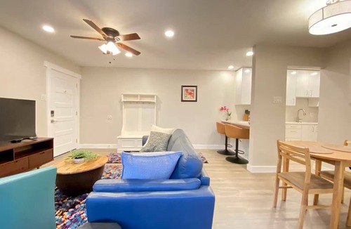 Oak Lawn Condo | Near Dallas Market Center & Walk to Vibrant Cedar Springs Strip