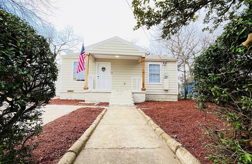 South Dallas - Fair Park House | Near Deep Ellum-3BR-2BA-Driveway Parking