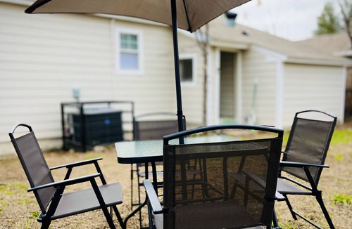 South Dallas - Fair Park House | Near Deep Ellum-3BR-2BA-Driveway Parking