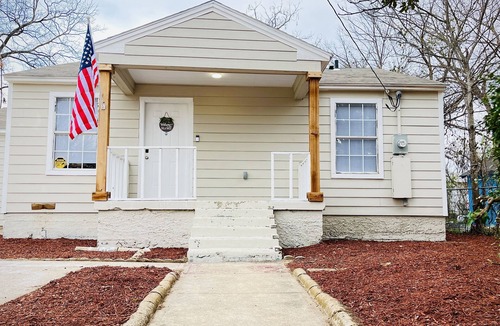South Dallas - Fair Park House | Near Deep Ellum-3BR-2BA-Driveway Parking